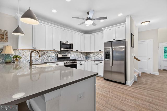 1 STINGRAY HARBOR DR, Ocean View, DE 19970