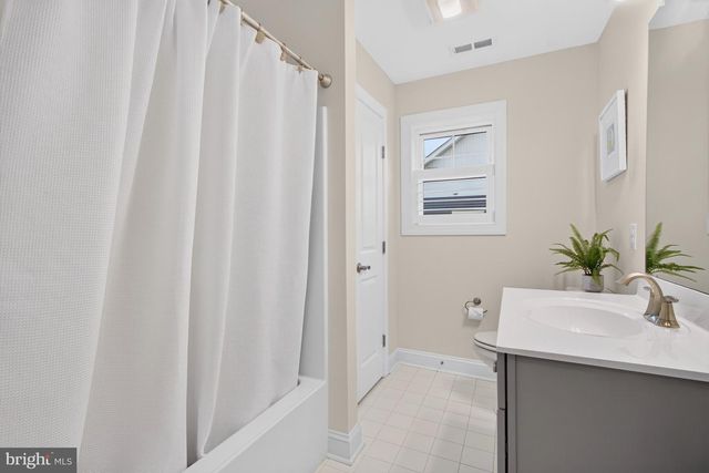 1 STINGRAY HARBOR DR, Ocean View, DE 19970