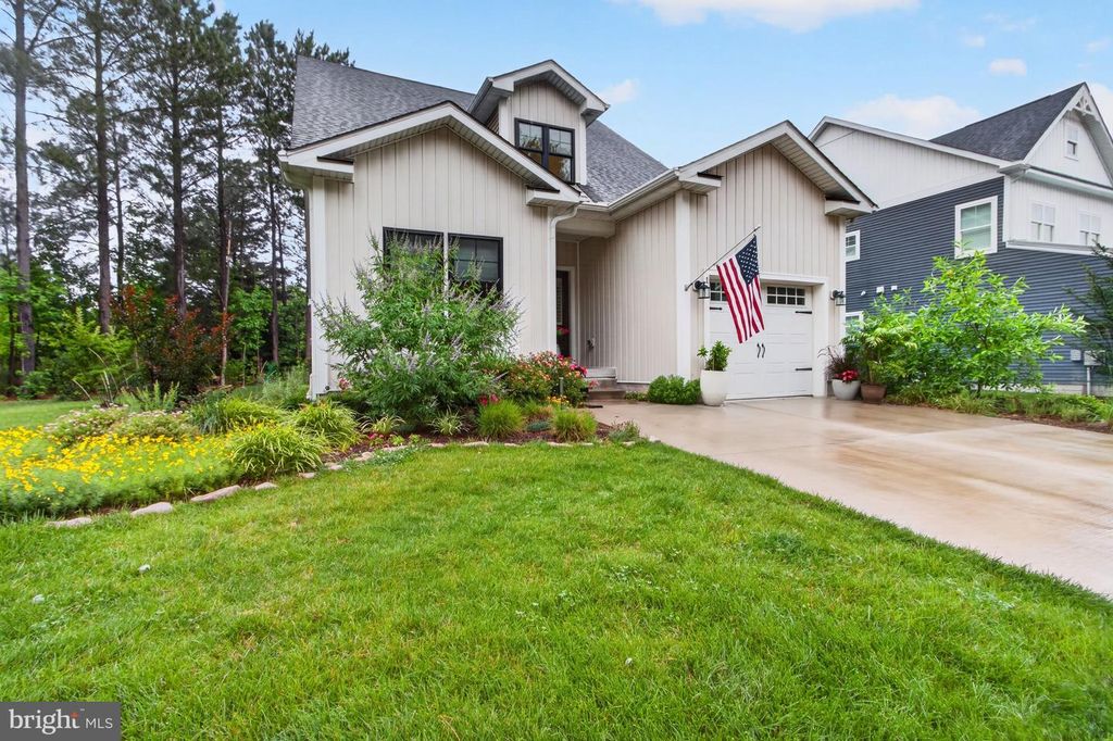 1 STINGRAY HARBOR DR, Ocean View, DE 19970