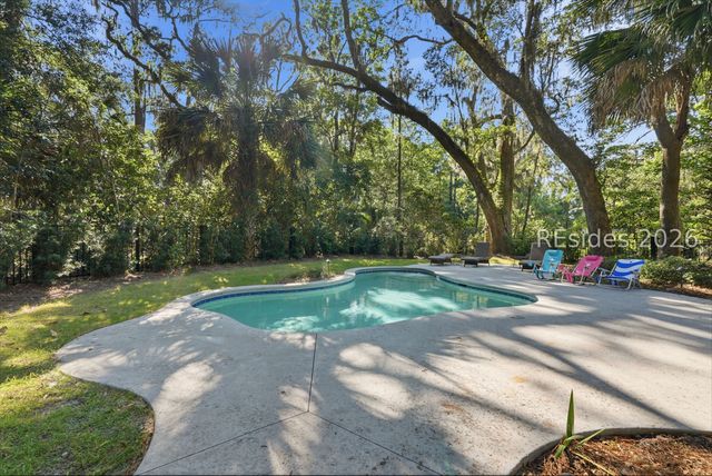 32 Plantation Dr, Hilton Head Island, SC 29928