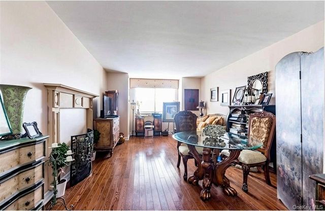 27010 Grand Central Parkway 4J, Floral Park, NY 11005