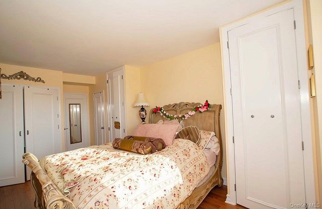 27010 Grand Central Parkway 4J, Floral Park, NY 11005
