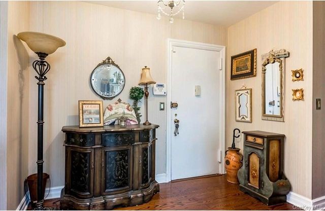 27010 Grand Central Parkway 4J, Floral Park, NY 11005