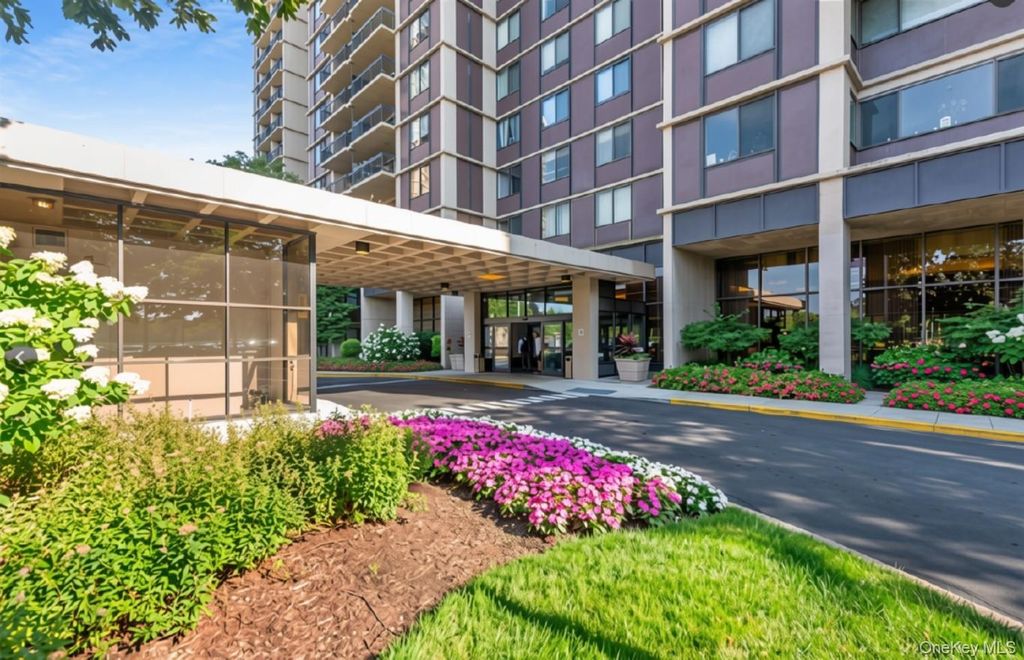 27010 Grand Central Parkway 4J, Floral Park, NY 11005 — photo 2