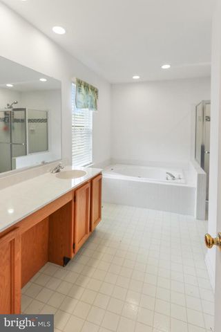 9 S REDSPIRE CT, Newark, DE 19702