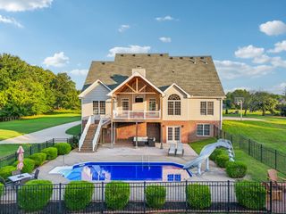 580 Stonegate Dr, Clarksville, TN 37043