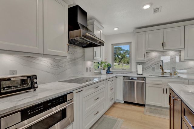 260 Mexican Hat DR, Spring Branch, TX 78070