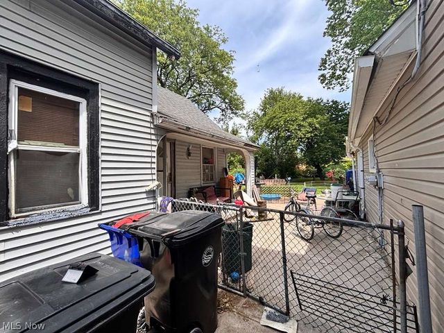 3237 W 30th Street, Cleveland, OH 44109