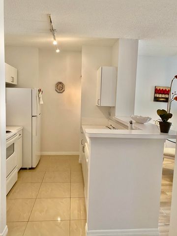 720 S Sapodilla Avenue 312, West Palm Beach, FL 33401