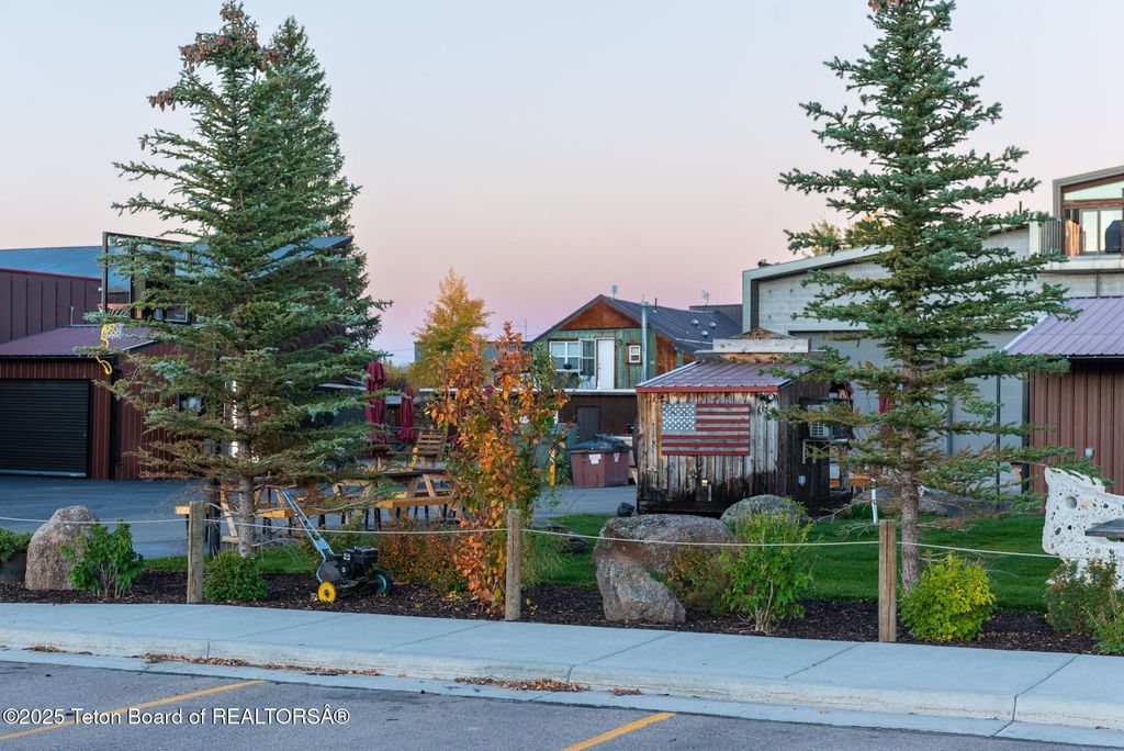 117 W PINE Street, Pinedale, WY 82941 photo 10