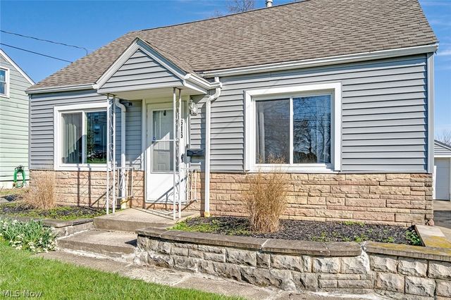 616 Poland Avenue, Struthers, OH 44471