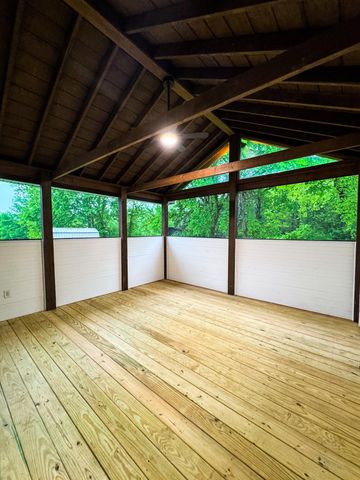 808 Muddy Creek Road, Berea, KY 40403