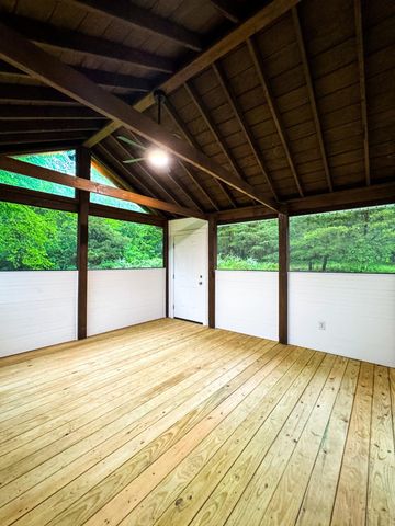 808 Muddy Creek Road, Berea, KY 40403