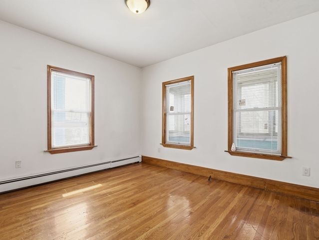 10 Almont Ave, Worcester, MA 01604