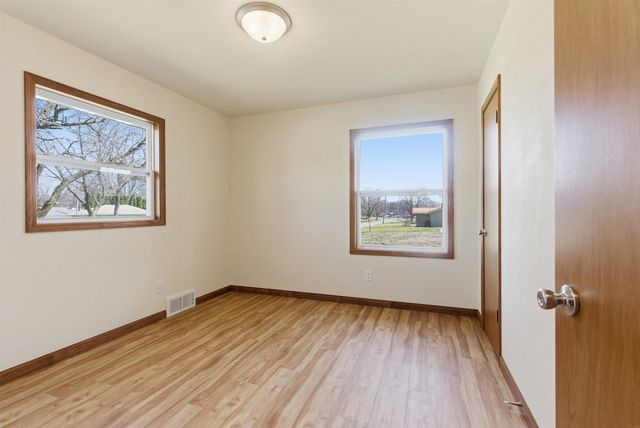 1811 Sager Avenue, Waterloo, IA 50701