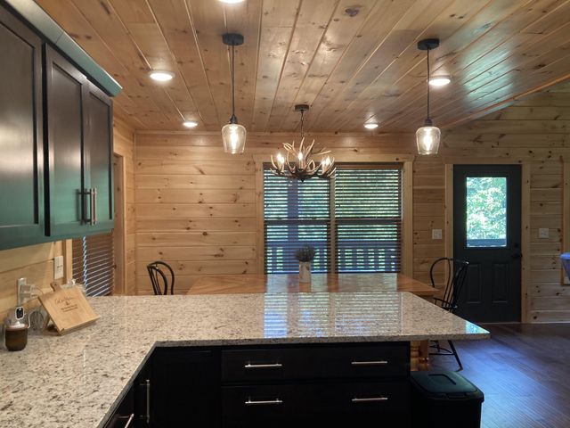 2809 Barefoot Pass Way, Pigeon Forge, TN 37863
