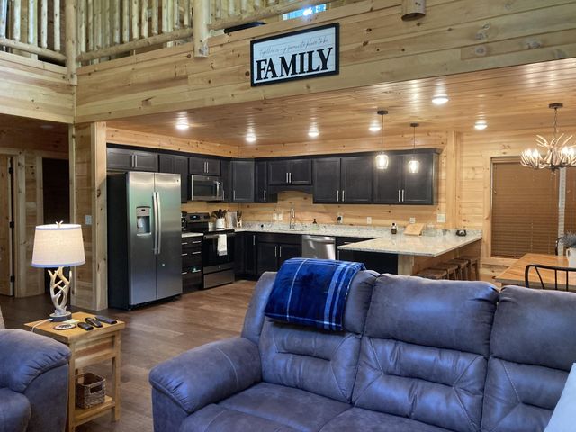 2809 Barefoot Pass Way, Pigeon Forge, TN 37863