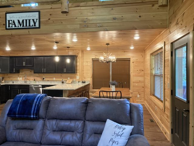 2809 Barefoot Pass Way, Pigeon Forge, TN 37863
