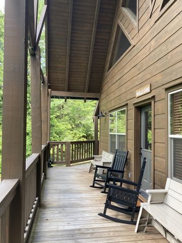 2809 Barefoot Pass Way, Pigeon Forge, TN 37863