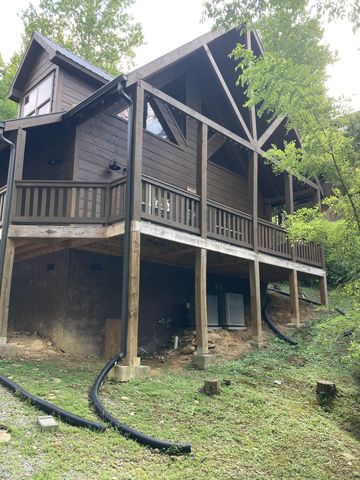 2809 Barefoot Pass Way, Pigeon Forge, TN 37863