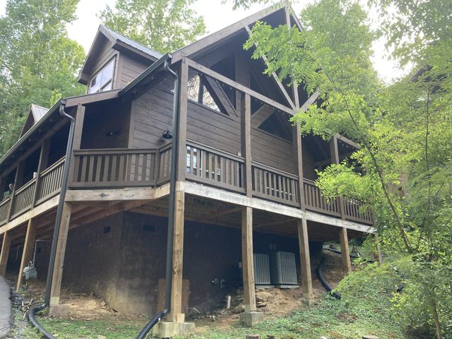 2809 Barefoot Pass Way, Pigeon Forge, TN 37863