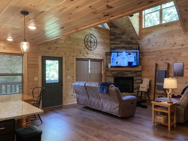2809 Barefoot Pass Way, Pigeon Forge, TN 37863