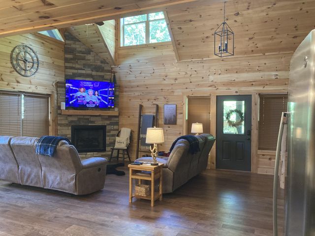 2809 Barefoot Pass Way, Pigeon Forge, TN 37863