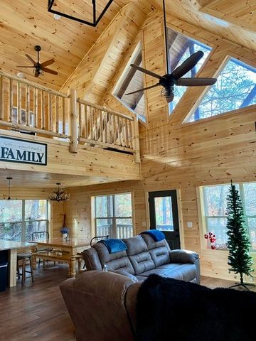 2809 Barefoot Pass Way, Pigeon Forge, TN 37863