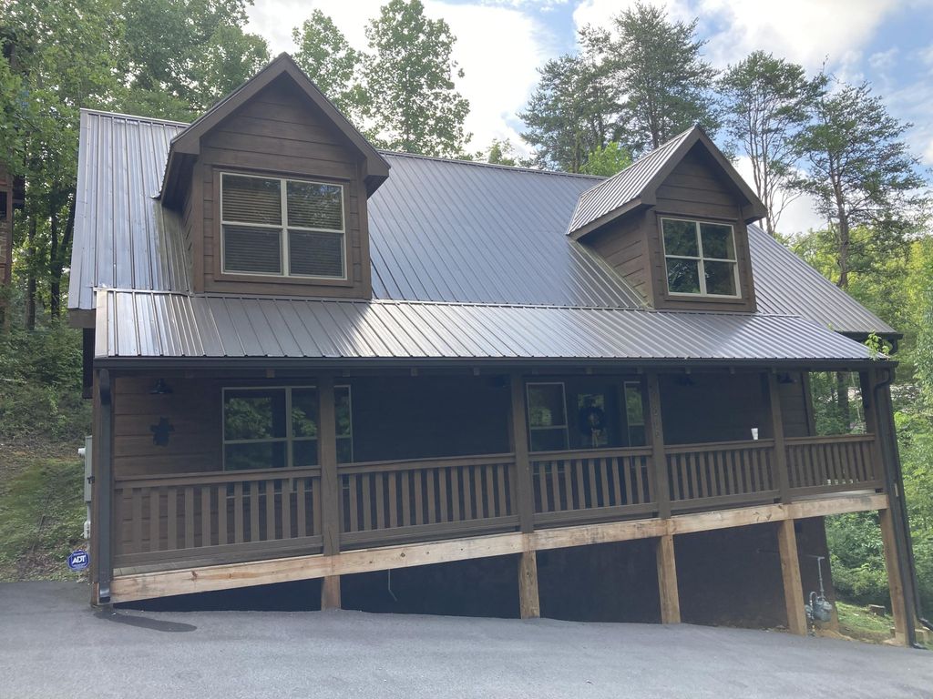 2809 Barefoot Pass Way, Pigeon Forge, TN 37863