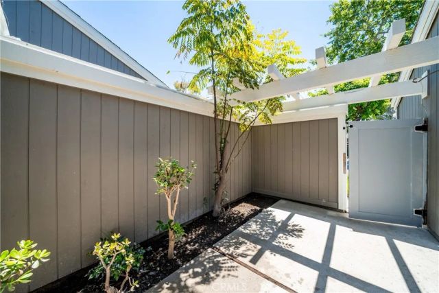 33 Rainbow, Irvine, CA 92603
