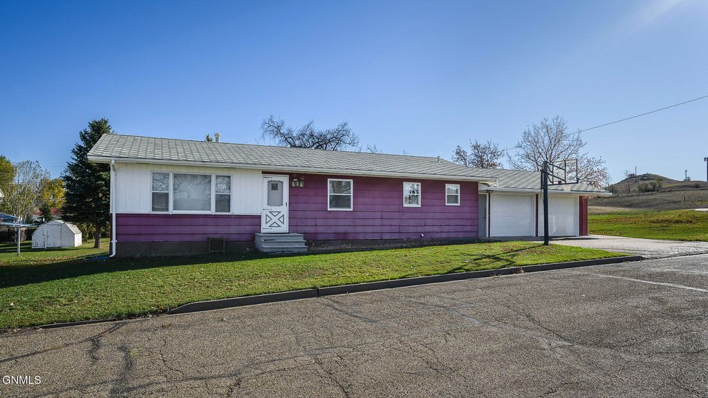 414 3rd Street S, Glen Ullin, ND 58631 photo 1