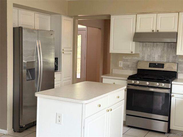 28849 Hearthstone Drive, Novi, MI 48377