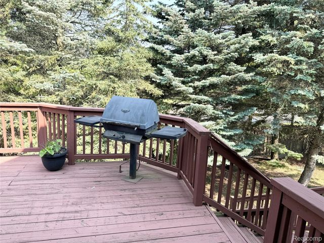 28849 Hearthstone Drive, Novi, MI 48377