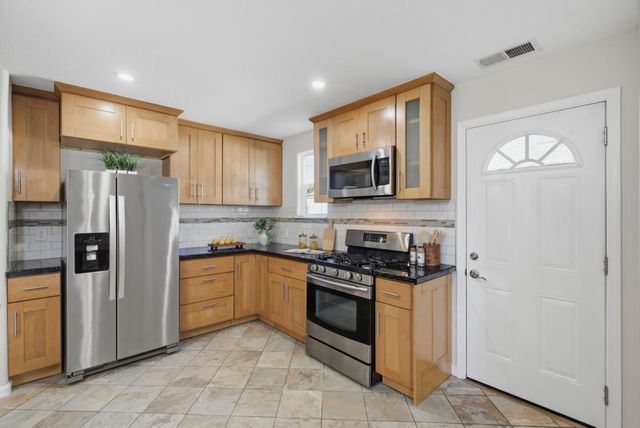 2293 W Hedding Street, San Jose, CA 95128