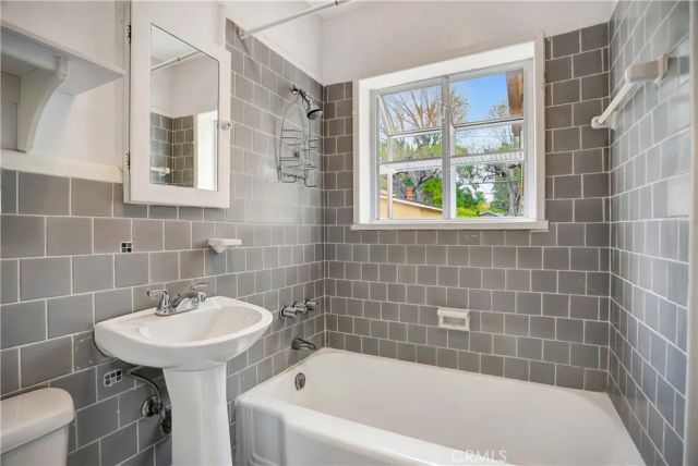 22117 San Miguel, Woodland Hills, CA 91364