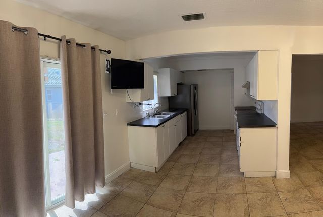 11180 NW 35th Street, Coral Springs, FL 33065