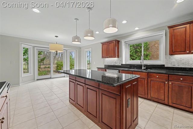 734 Lake Ridge Road, Rochester Hills, MI 48307