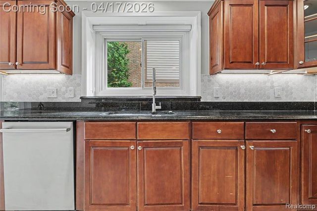 734 Lake Ridge Road, Rochester Hills, MI 48307