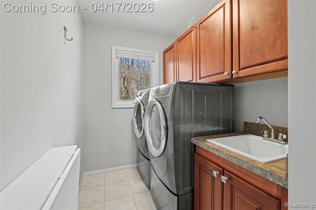 734 Lake Ridge Road, Rochester Hills, MI 48307