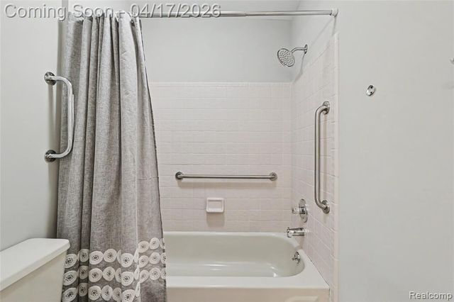 734 Lake Ridge Road, Rochester Hills, MI 48307