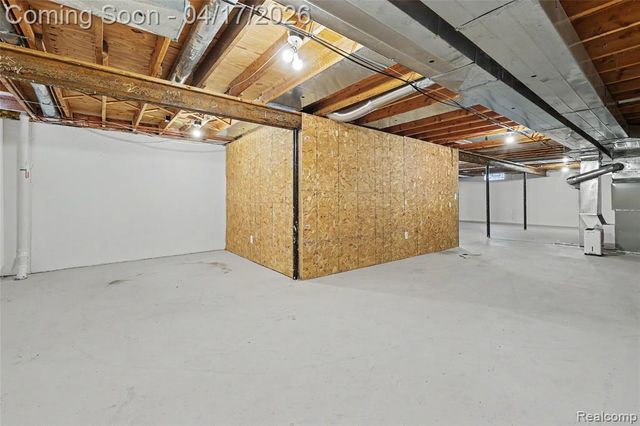 734 Lake Ridge Road, Rochester Hills, MI 48307