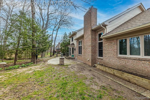 734 Lake Ridge Road, Rochester Hills, MI 48307