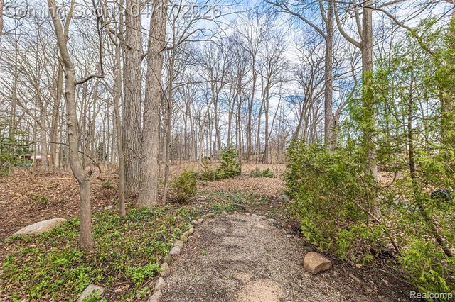 734 Lake Ridge Road, Rochester Hills, MI 48307