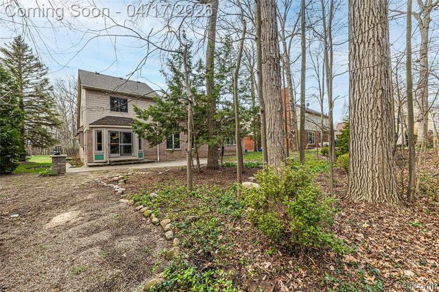 734 Lake Ridge Road, Rochester Hills, MI 48307