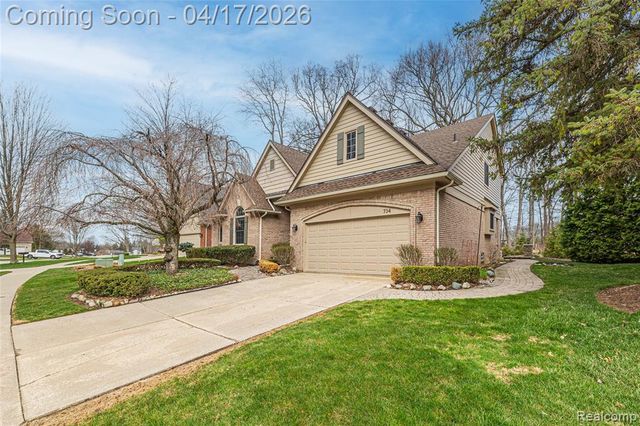 734 Lake Ridge Road, Rochester Hills, MI 48307