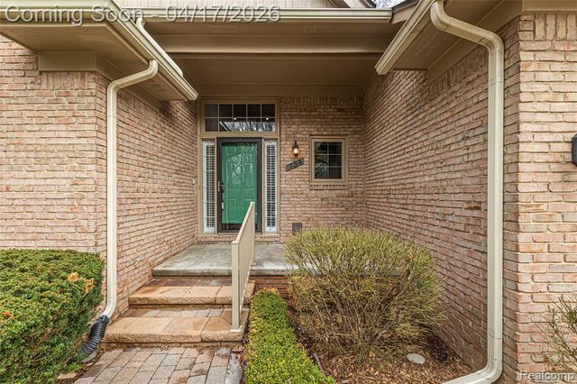 734 Lake Ridge Road, Rochester Hills, MI 48307