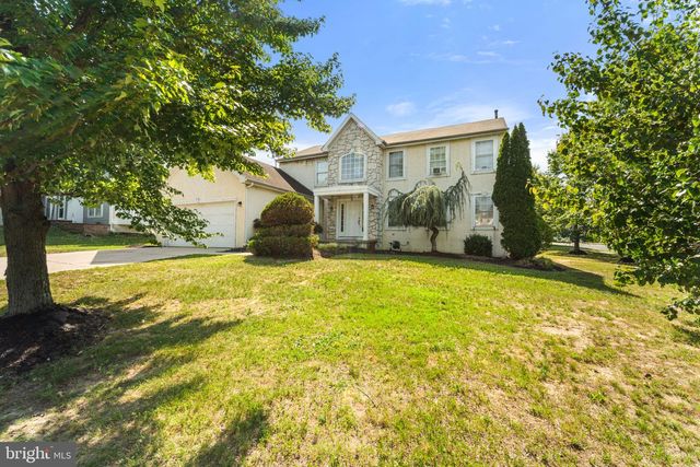 4 FLAGSTONE DR, Sicklerville, NJ 08081