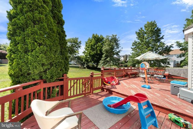 4 FLAGSTONE DR, Sicklerville, NJ 08081