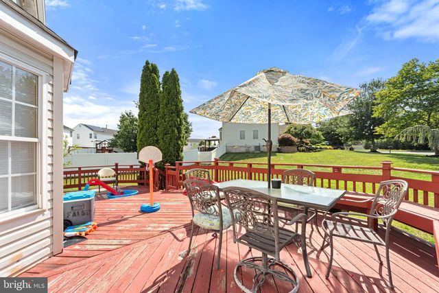 4 FLAGSTONE DR, Sicklerville, NJ 08081