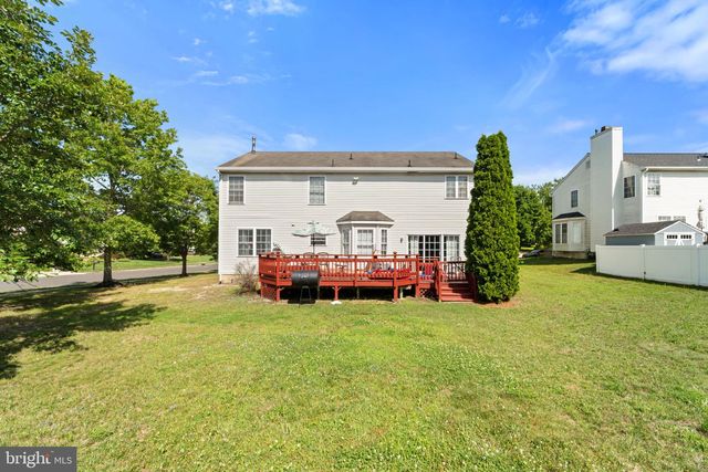 4 FLAGSTONE DR, Sicklerville, NJ 08081